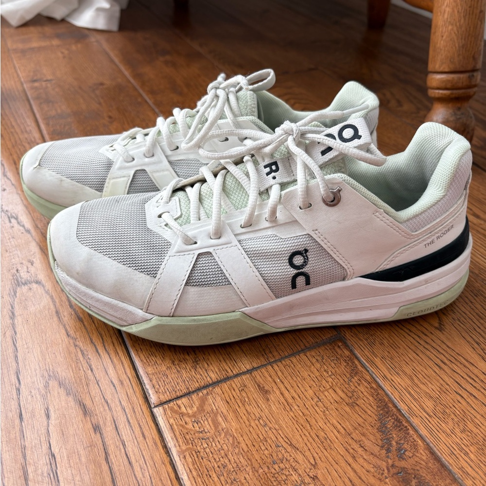 On Running Youth 6.5 The Roger cloudtec Sneakers in White and Light Green